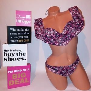 Rue Bleu Swim Bikini Set
Floral
Flounce
Off Shoulder